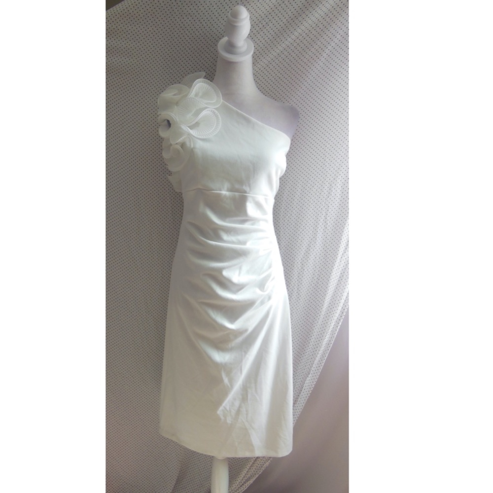 NEW XSCAPE White RUCHED Ruffled ONE SHOULDER Bridal SHEATH Midi DRESS 14 - Picture 4 of 11